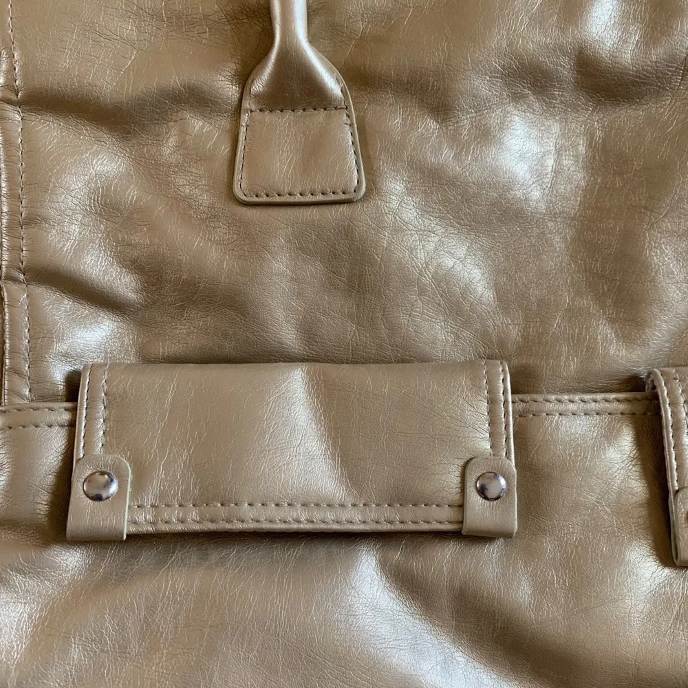 NWOT COMPUTER BAG GOLD ZIPPERED 2-FRONT POCKETS SHOULDER STRAPS